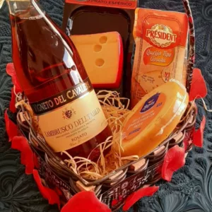 Promoção Dia dos Namorados! Cesta de Vinho Rosé Frisante Italiano + 3 tipos de queijos - Ref. LAP0022-0